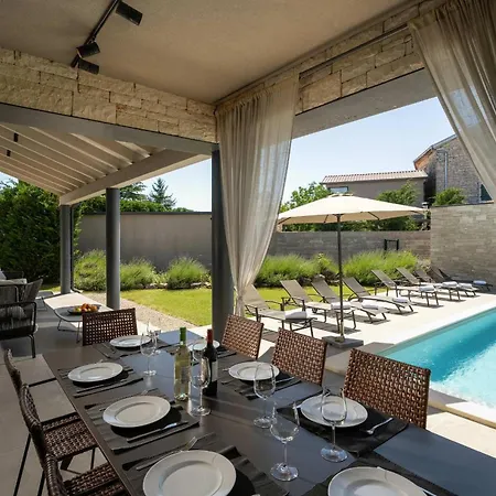 Nevia Villa